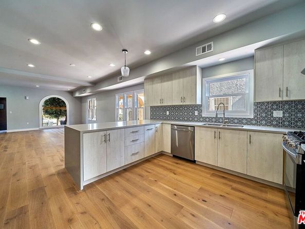 1226 Meadowbrook Avenue, Los Angeles CA 90019