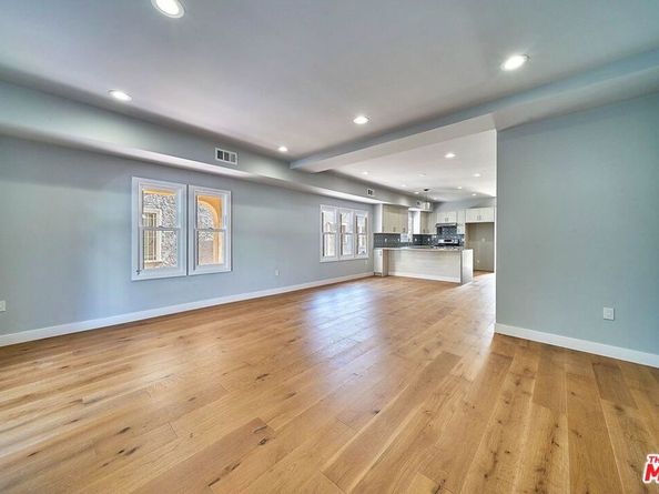 1226 Meadowbrook Avenue, Los Angeles CA 90019