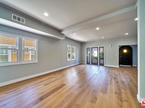 1226 Meadowbrook Avenue, Los Angeles CA 90019