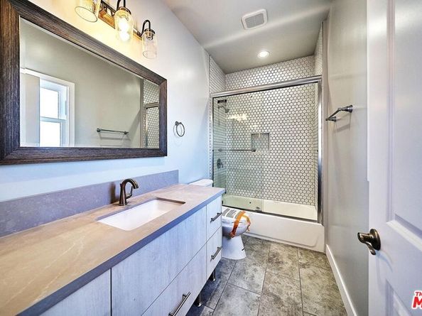 1226 Meadowbrook Avenue, Los Angeles CA 90019