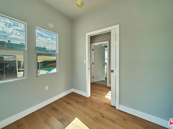 1226 Meadowbrook Avenue, Los Angeles CA 90019