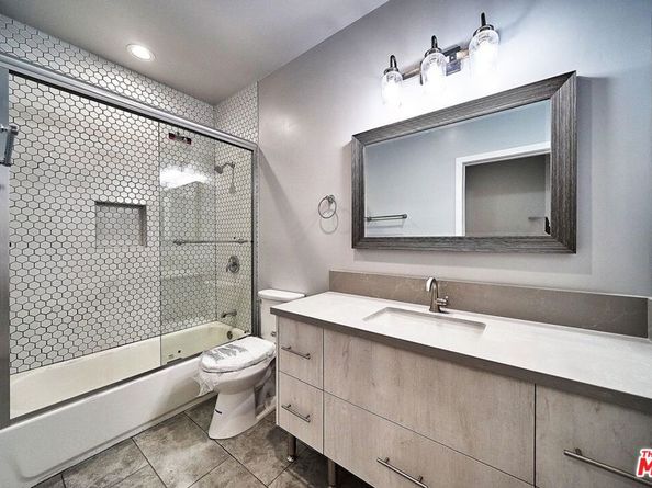 1226 Meadowbrook Avenue, Los Angeles CA 90019