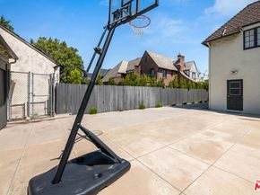 157 N Las Palmas Avenue, Los Angeles CA 90004