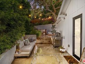 4104 Saugus Avenue, Sherman Oaks CA 91403