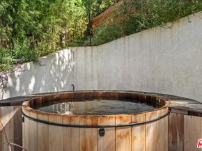 4104 Saugus Avenue, Sherman Oaks CA 91403