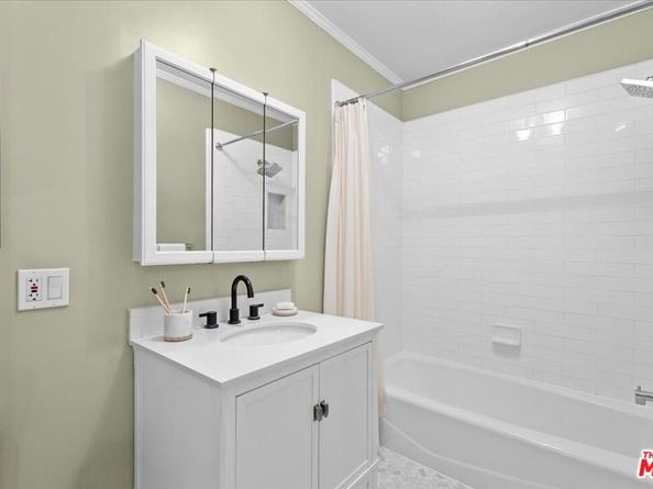 4104 Saugus Avenue, Sherman Oaks CA 91403