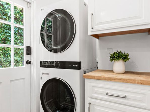 9015 W 24th Street, Los Angeles CA 90034