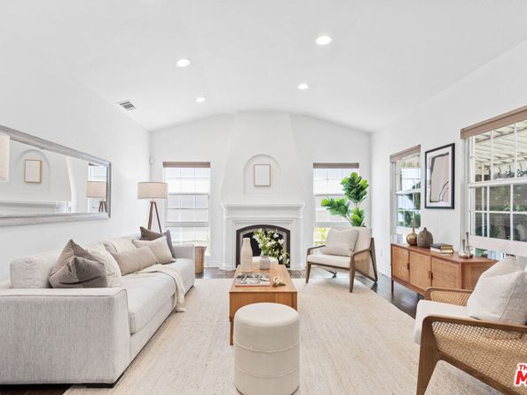 9015 W 24th Street, Los Angeles CA 90034