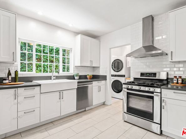 9015 W 24th Street, Los Angeles CA 90034