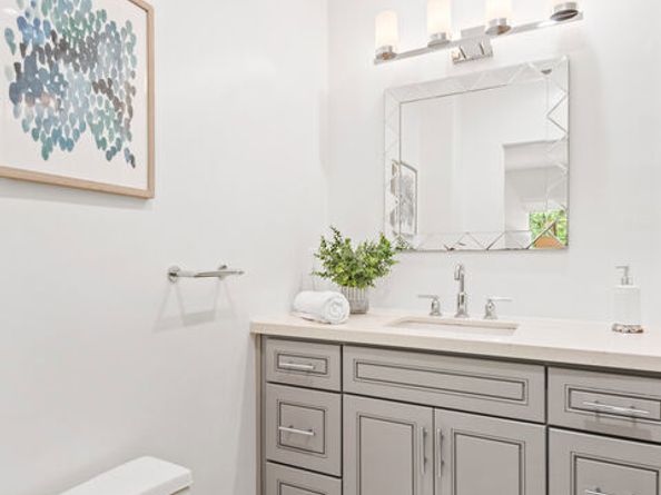 9015 W 24th Street, Los Angeles CA 90034