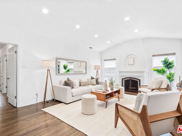 9015 W 24th Street, Los Angeles CA 90034