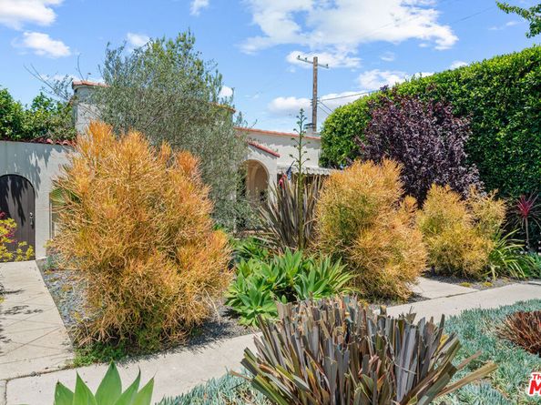 9015 W 24th Street, Los Angeles CA 90034