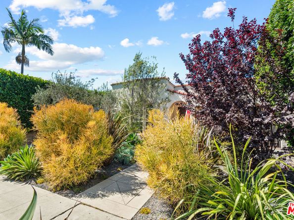 9015 W 24th Street, Los Angeles CA 90034