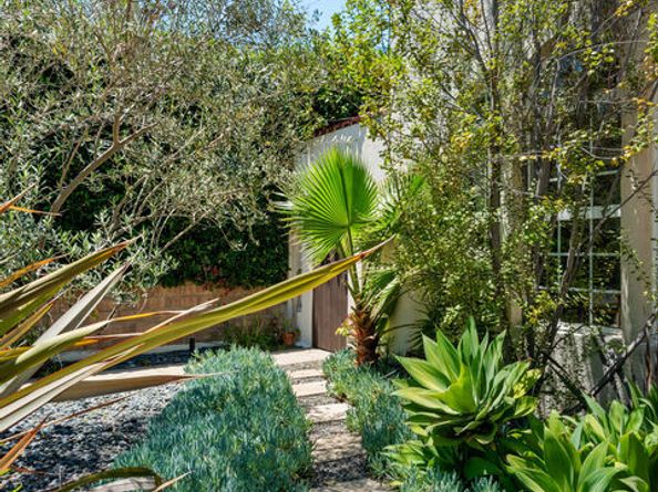 9015 W 24th Street, Los Angeles CA 90034