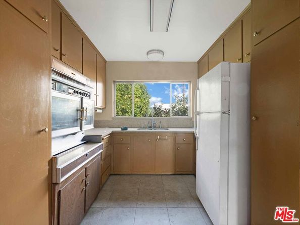 3166 S Sepulveda Boulevard 22, Los Angeles CA 90034