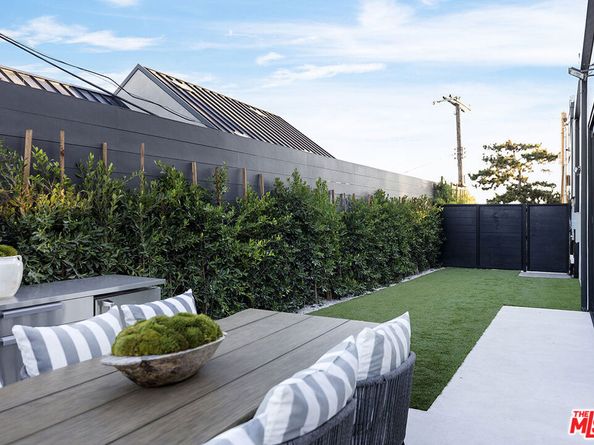 2950 Club Drive, Los Angeles CA 90064