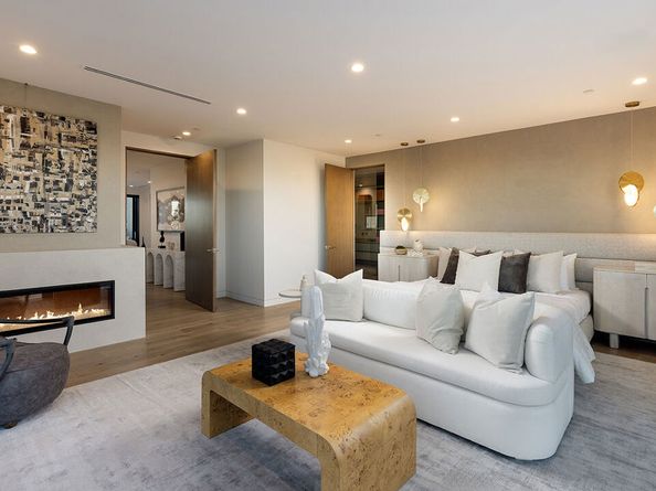 2950 Club Drive, Los Angeles CA 90064