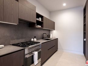 2950 Club Drive, Los Angeles CA 90064