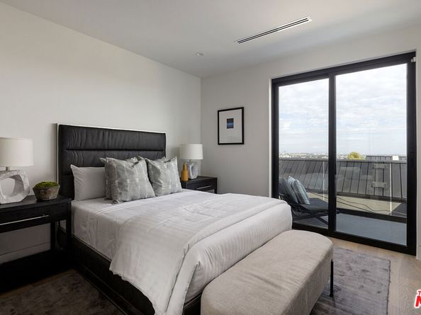 2950 Club Drive, Los Angeles CA 90064