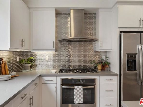 644 N Gramercy Place, Los Angeles CA 90004