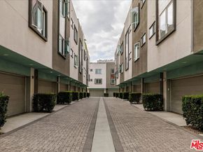 644 N Gramercy Place, Los Angeles CA 90004