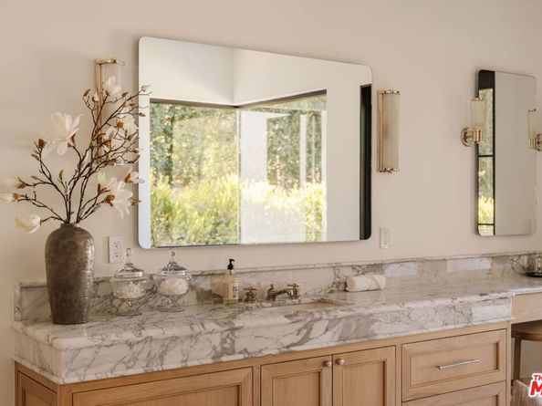 13164 Boca De Canon Lane, Los Angeles CA 90049
