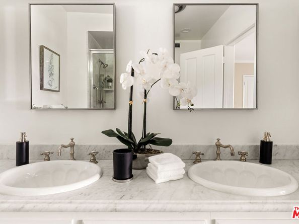 3920 Stone Canyon Avenue, Sherman Oaks CA 91403