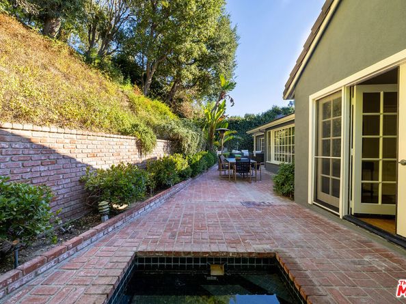 3920 Stone Canyon Avenue, Sherman Oaks CA 91403