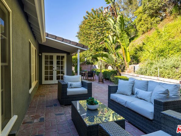 3920 Stone Canyon Avenue, Sherman Oaks CA 91403