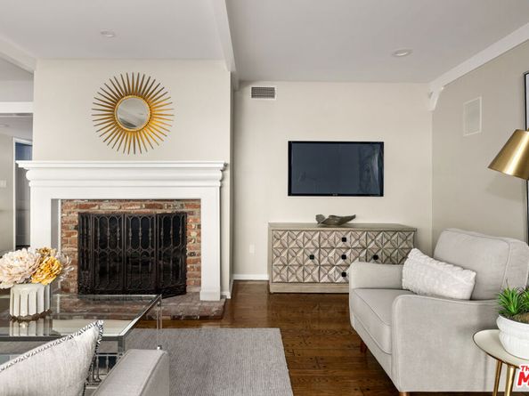 3920 Stone Canyon Avenue, Sherman Oaks CA 91403