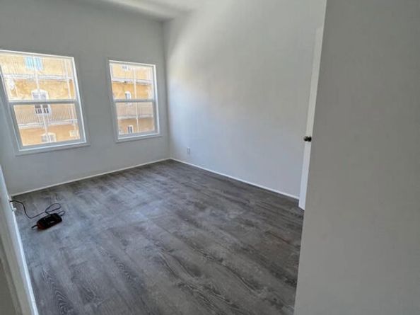 216 Columbia Place, Los Angeles CA 90026