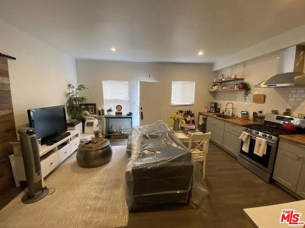 216 Columbia Place, Los Angeles CA 90026