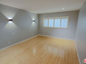 1250 N Kings Road 303, West Hollywood CA 90069