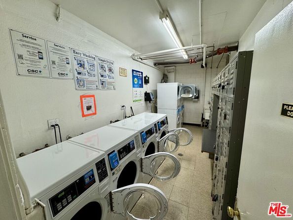 1250 N Kings Road 303, West Hollywood CA 90069