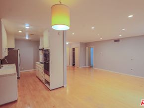 1250 N Kings Road 303, West Hollywood CA 90069