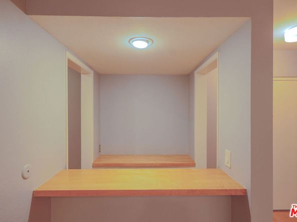 1250 N Kings Road 303, West Hollywood CA 90069