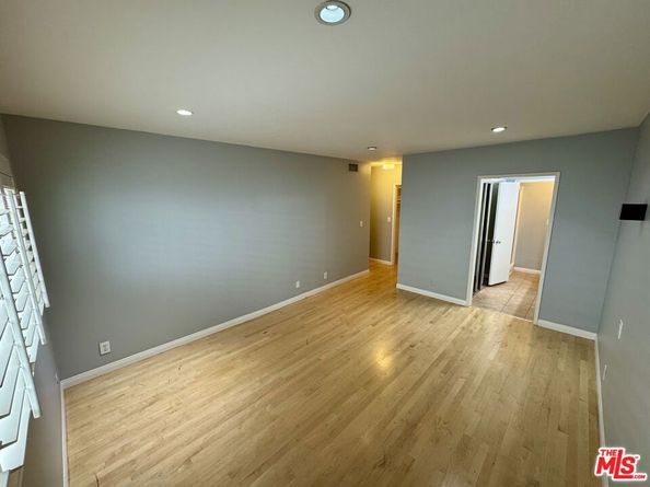 1250 N Kings Road 303, West Hollywood CA 90069