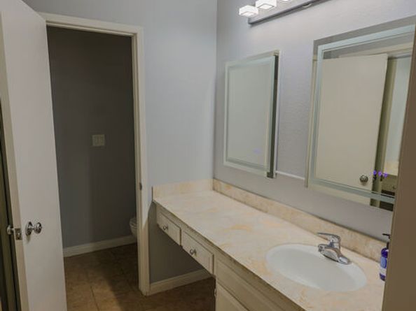 1250 N Kings Road 303, West Hollywood CA 90069