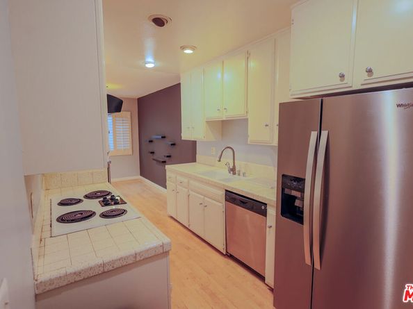 1250 N Kings Road 303, West Hollywood CA 90069