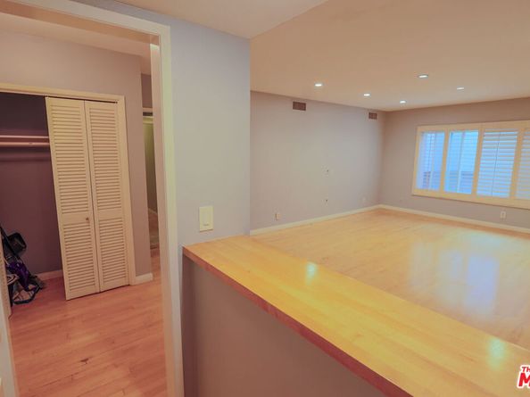 1250 N Kings Road 303, West Hollywood CA 90069