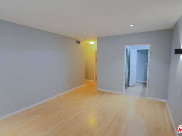 1250 N Kings Road 303, West Hollywood CA 90069