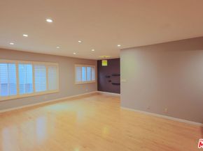 1250 N Kings Road 303, West Hollywood CA 90069