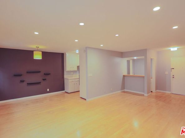 1250 N Kings Road 303, West Hollywood CA 90069