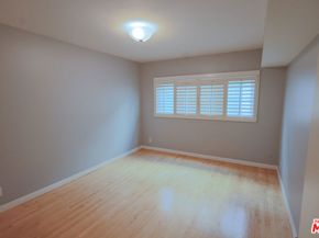 1250 N Kings Road 303, West Hollywood CA 90069