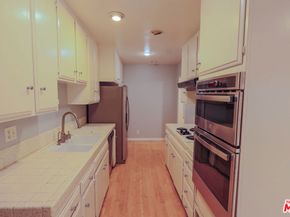 1250 N Kings Road 303, West Hollywood CA 90069