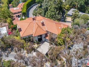 2651 La Cuesta Drive, Los Angeles CA 90046