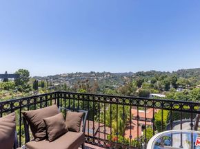 2651 La Cuesta Drive, Los Angeles CA 90046