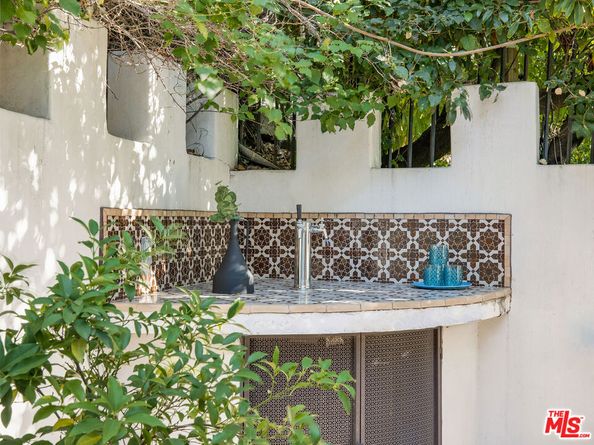 8054 Fareholm Drive, Los Angeles CA 90046