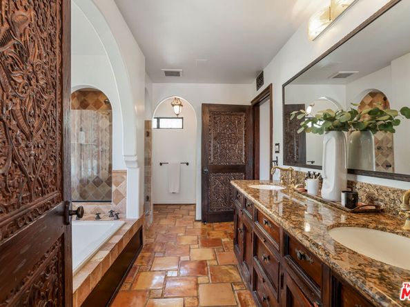 8054 Fareholm Drive, Los Angeles CA 90046