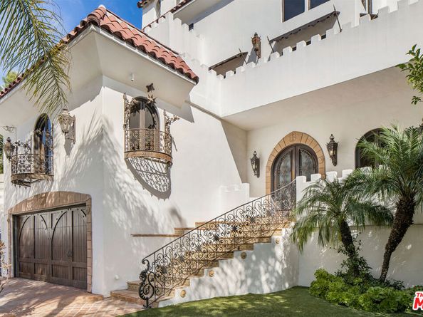 8054 Fareholm Drive, Los Angeles CA 90046